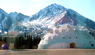 Illustration for article titled This Abandoned Igloo Hotel in Alaska Could Be Yours For $300,000